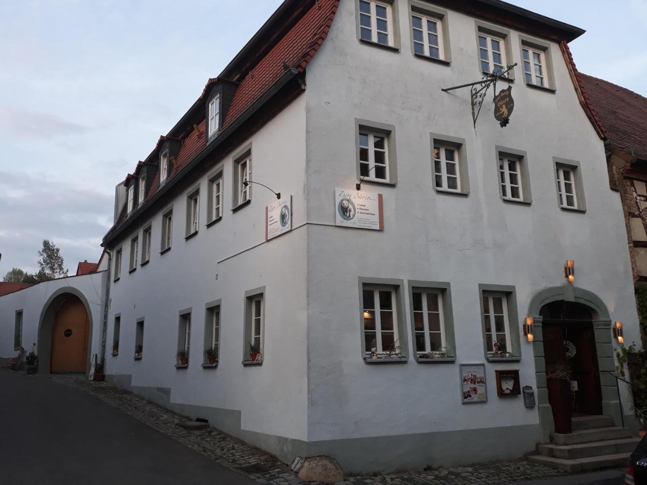 Отель Zum Baren - Einfach Anders Mainbernheim Экстерьер фото
